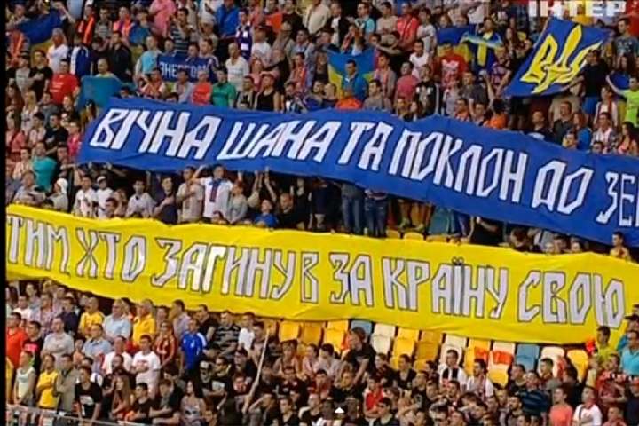 Потрясающее исполнение гимна Украины перед матчем за Суперкубок (ВИДЕО)