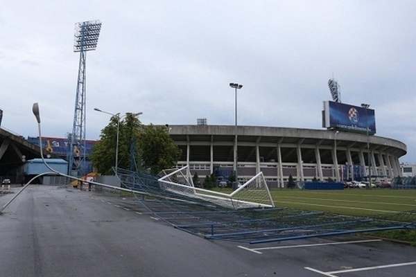 На стадион загребского "Динамо" обрушился ураган (ФОТО)
