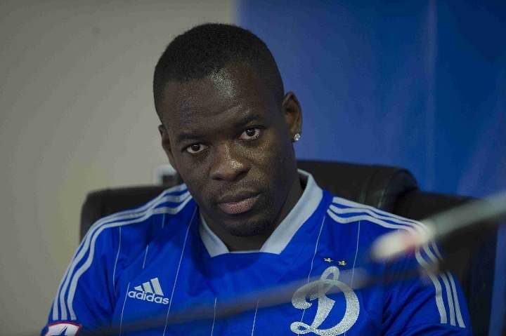 Защитник "Динамо" отказался выходить на поле из-за расистских оскорблений