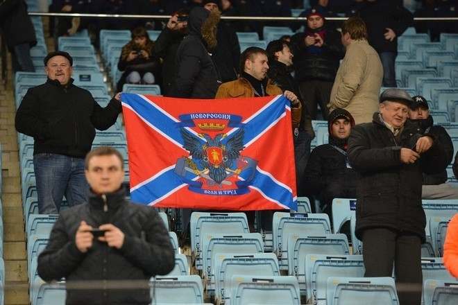 На матче Лиги чемпионов без зрителей россияне вывесили флаг "Новороссии" (ФОТО)