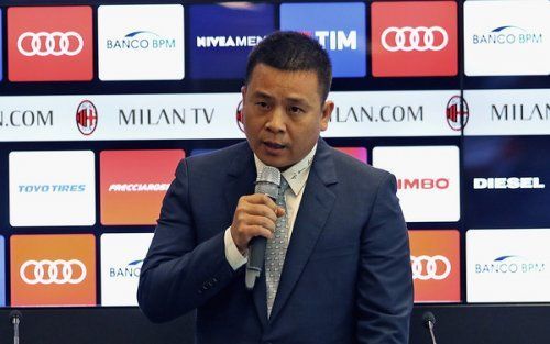 "Милан" требует у владельца 10 миллионов евро