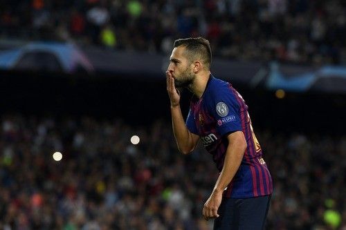 Барселона ведет переговоры с Альбой о новом контракте