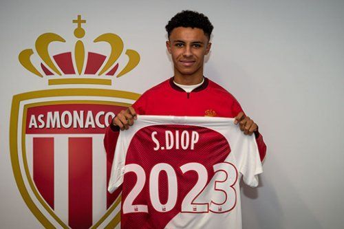 "Монако": нові контракти для півзахисників