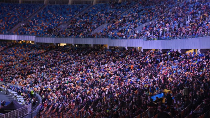 10 000 фанів зібралися на НСК Олімпійський підтримати збірну