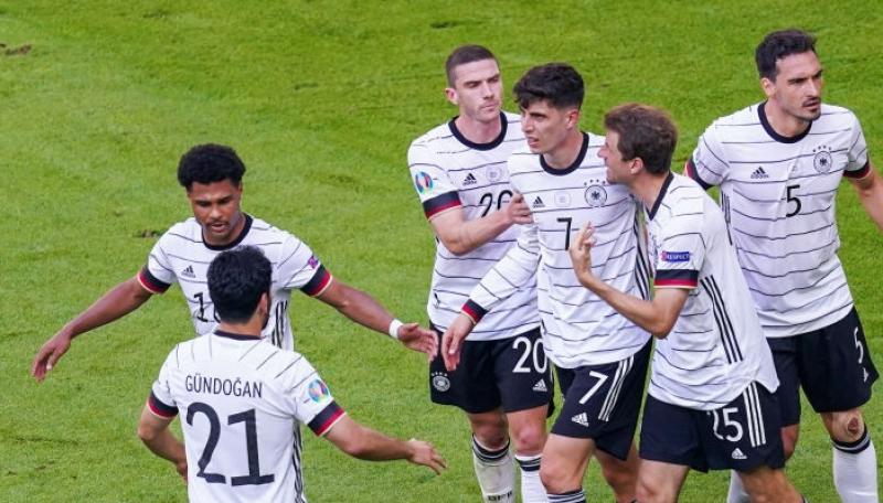 Германия в матче с двумя автоголами обыграла Португалию